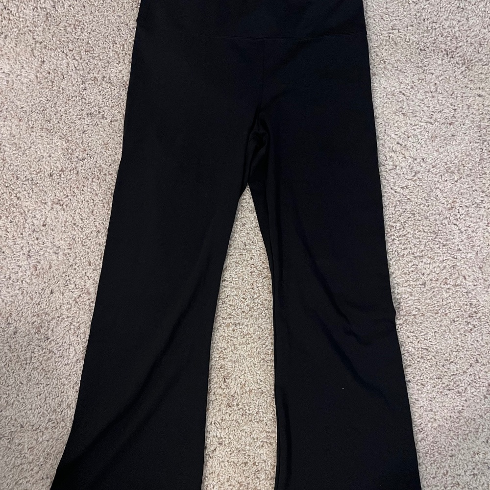 American Eagle “The Everything” Flare Leggings - Size XL